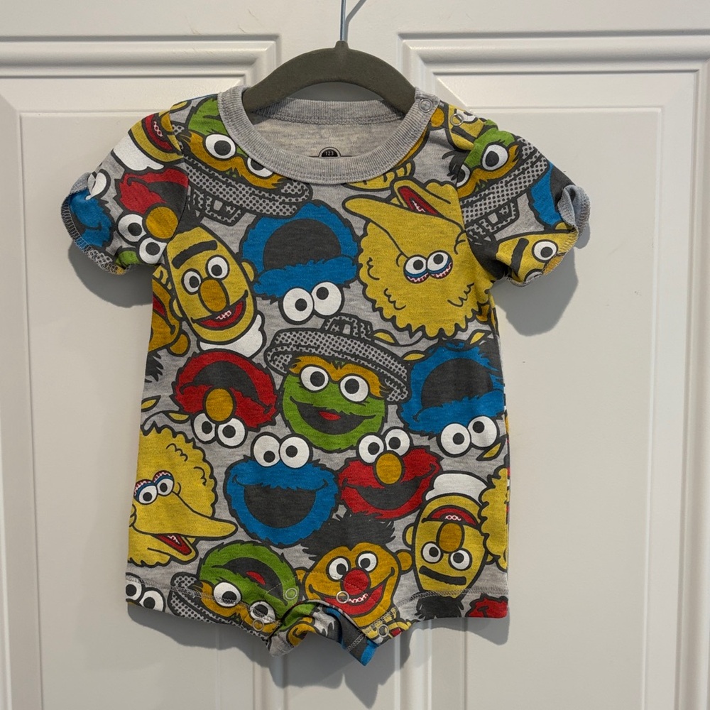 Sesame Street Baby Outfit Size 6-9 Months